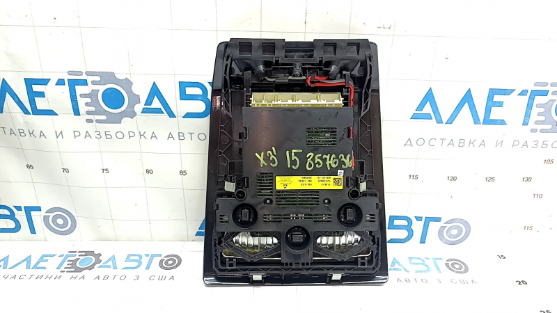 Плафон освещения передний BMW X3 F25 15-17 под панораму с кнопкой SOS, черный, царапины на стекле