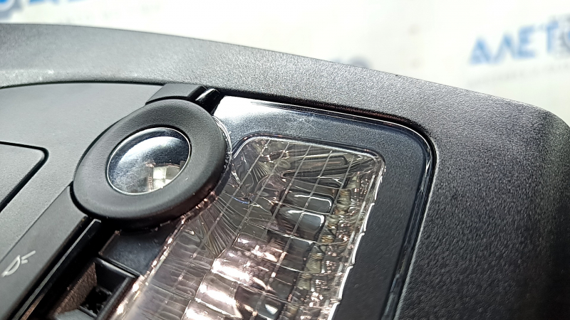 Плафон освещения передний BMW X3 F25 15-17 под панораму с кнопкой SOS, черный, царапины на стекле