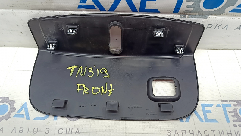 Накладка проема переднего багажника Tesla Model 3 18-23 черная, царапины