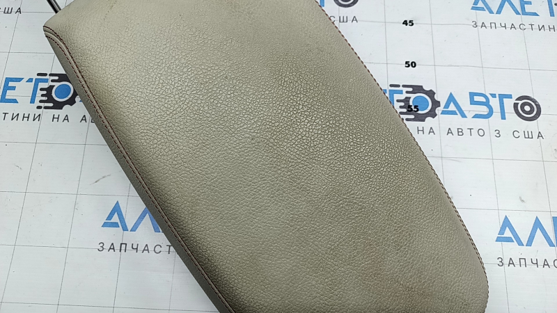 Крупный план кожаной обивки подлокотника BMW X3 F25 2011-2017