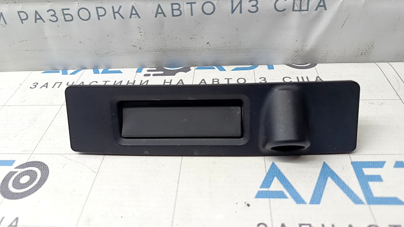 Ручка с кнопкой открытия крышки багажника наружная Tesla Model 3 18-23 сломано крепление