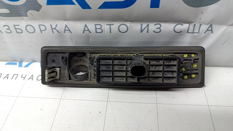 Ручка с кнопкой открытия крышки багажника наружная Tesla Model 3 18-23 сломано крепление