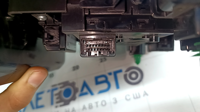 Крепёжная часть плафона освещения Honda Accord, вид снаружи