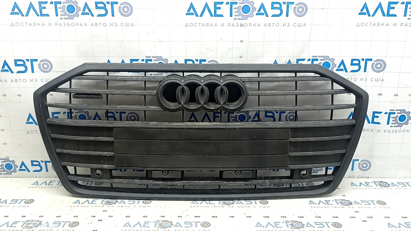 Решетка радиатора в сборе Audi A6 C8 19-23 под парктроники без радара, черный мат с хромом, окрашена, царапины