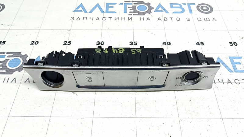 Блок кнопок центральной консоли Audi A6 C8 19-24 хром под парктроники и камеры 360, царапины