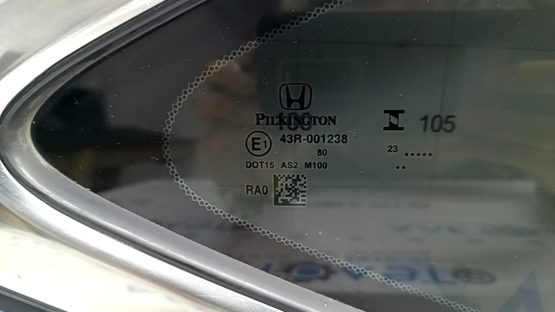 Форточка глухое стекло задняя правая Honda Accord 23-26 хром, царапины на хроме
