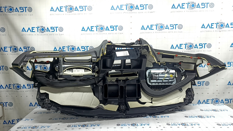 Торпедо передняя панель с AIRBAG BMW X3 F25 11-17 черная без проекции