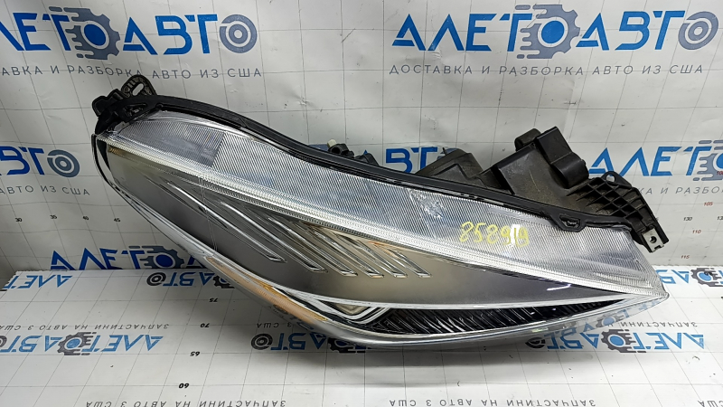 Фара передняя правая Ford Escape MK3 17-19 рест галоген+led, светлая, без крепления, царапины, потертости, сломано крепление