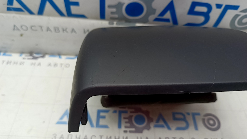 Дефлектор воздуховода центральной консоли Tesla Model 3 18-23 с накладкой, черный, царапина