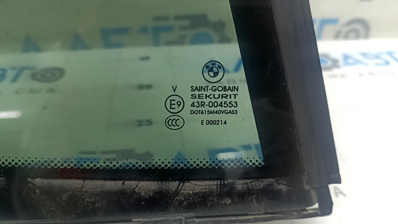 Стекло двери треугольник заднее правое BMW X3 F25 11-17 тонировка, сломаны крепления