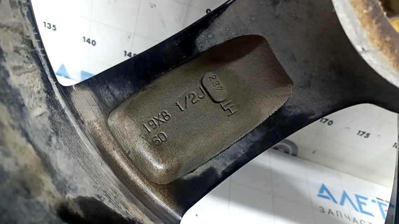 Технические данные на внутренней части диска, размер 19x8.5J, может быть установлен на Honda Accord.