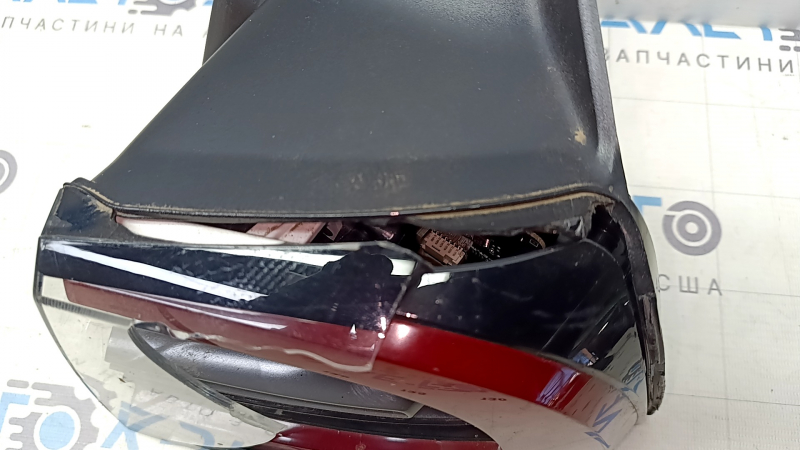 Фонарь внешний крыло правый Tesla Model 3 18-23 USA 3 пина, отсутствует фрагменты стекла и корпуса, трещина