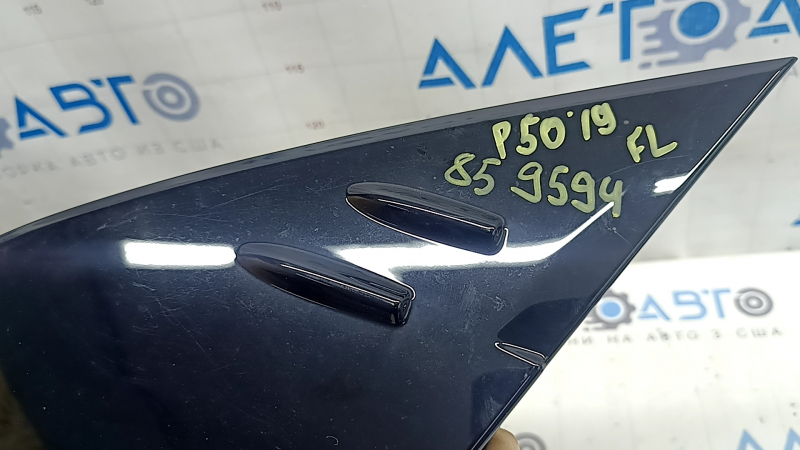 Молдинг заглушка крыла передний левый Toyota Prius 50 16-21 глянец, царапины, надломано крепление
