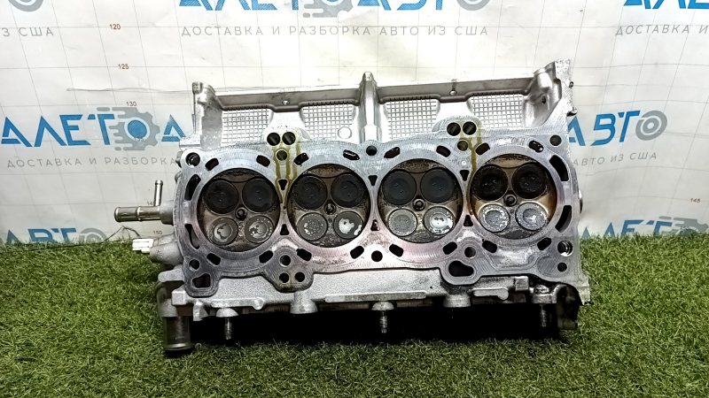 Головка блока цилиндров Toyota Camry V55 15-17, вид с клапанами и уплотнителями.