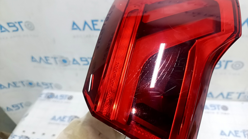 Фонарь внешний крыло правый Audi Q3 83A 19-25 LED, царапины