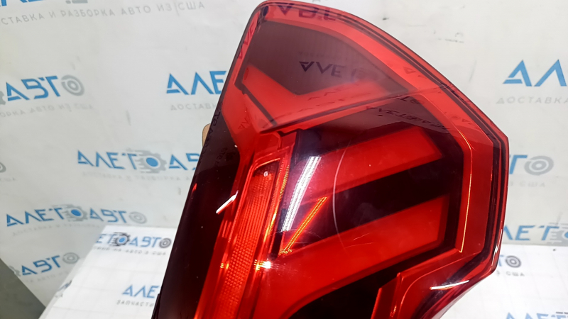 Фонарь внешний крыло правый Audi Q3 83A 19-25 LED, царапины