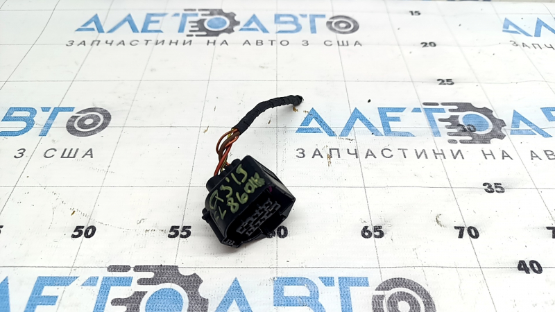 Фишка передней фары левая Audi Q3 83A 19-25 LED под signature drl, 5 пинов