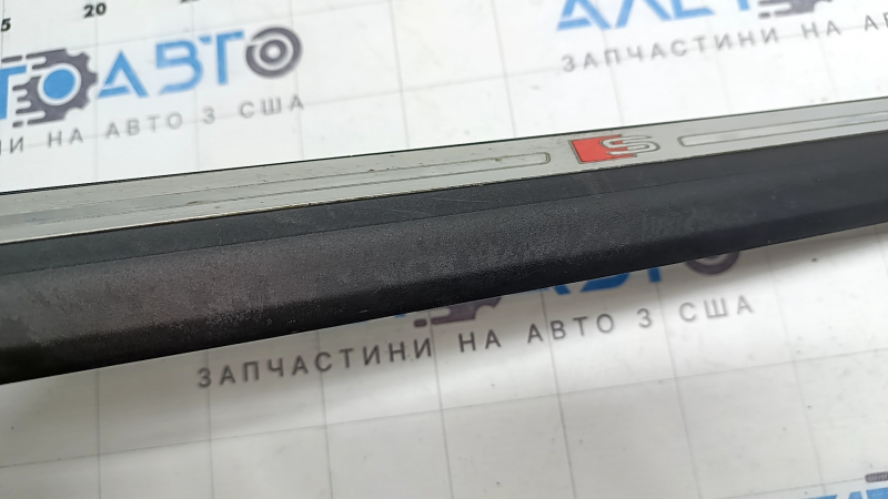Накладка порога зовнішня передня ліва Audi Q3 83A 19-25 чорна з підсвічуванням, S-Line, хром, під чищення, подряпини, потерта