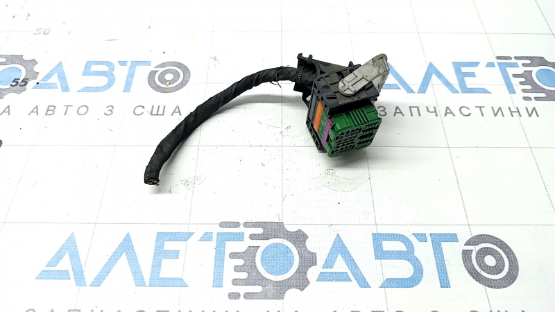 Фишка на блок ECU компьютер двигателя Audi A6 C8 19-20 3.0T зеленая