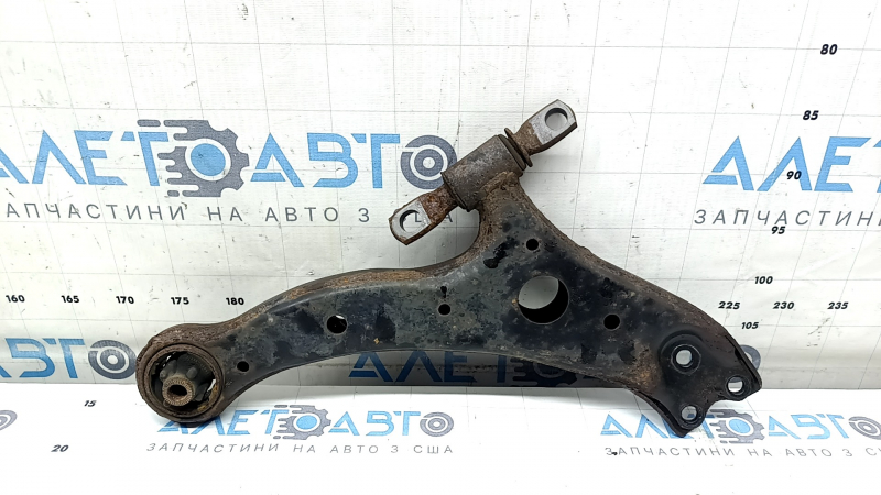 Рычаг нижний передний левый Lexus RX300 RX330 RX350 RX400h 04-09 порван сайлент, ржавый