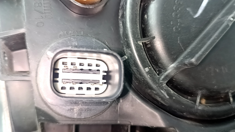 Фара передняя правая Chrysler Pacifica 17-20 галоген, под полировку