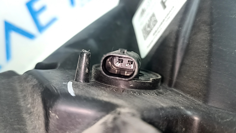 Фара передняя правая Chrysler Pacifica 17-20 галоген, под полировку