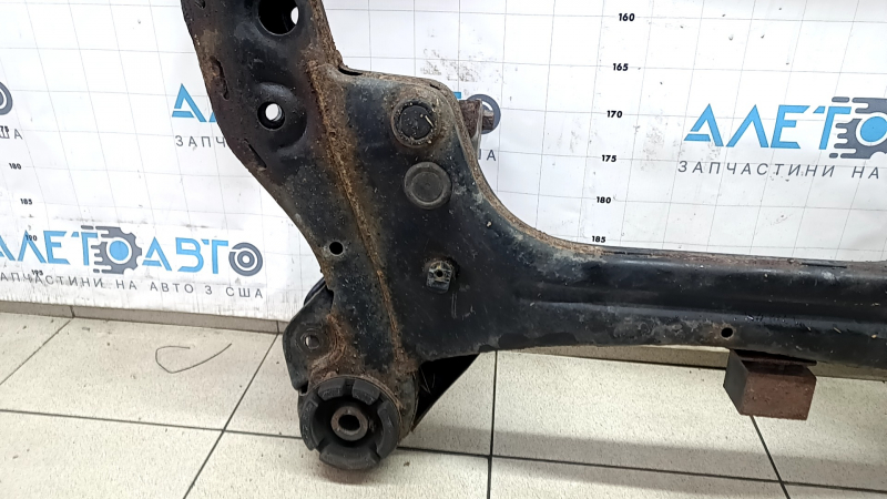 Подрамник передний Lexus RX400h 06-09 ржавый, микротрещины в 4 С/Б