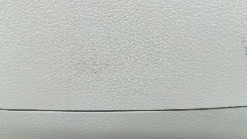 Обшивка двери багажника нижняя Chrysler Pacifica 17-26 без динамиков, серая, с накладками, потертости, под чистку