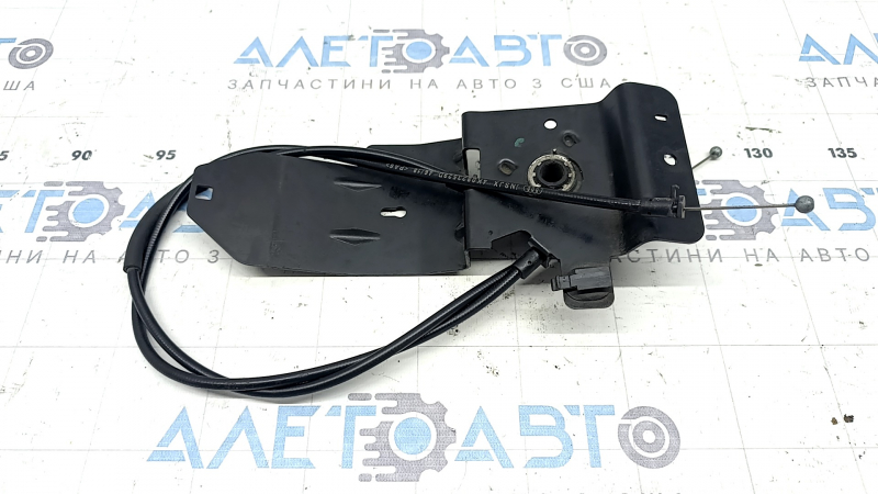 Кронштейн ручки открытия замка капота подкапотного Audi A6 C8 19-20 с тросиками и ручкой