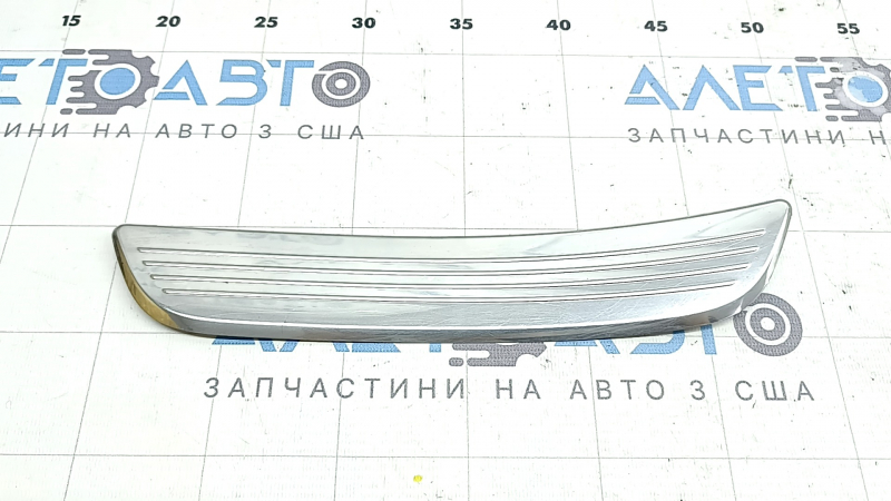 Накладка порога задня ліва зовнішня Mercedes W213 E 300/350 17-23 хром, подряпини