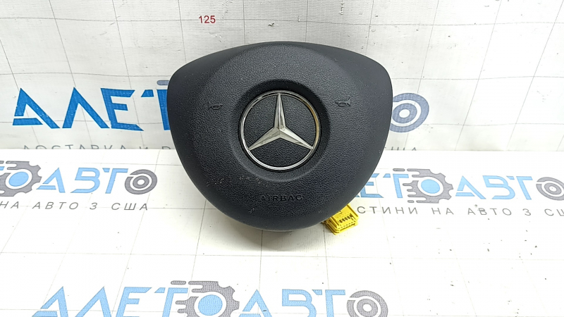 Подушка безопасности руля Mercedes W213; внешний вид в хорошем состоянии, несмотря на мелкие потертости.