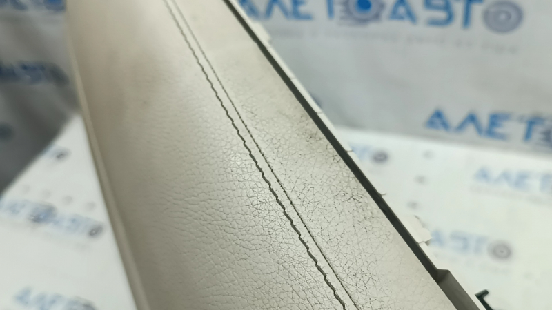 Подлокотник Mercedes W213 E 17-20 кожа бежевая, под чистку, сломаны крепления