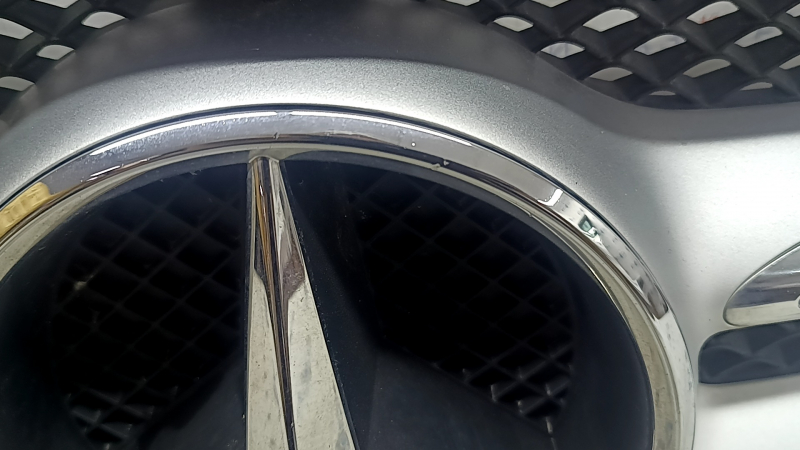Решетка радиатора grill Mercedes W213 E 17-20 без камеры, AMG pkg, вздулся хром, тычки