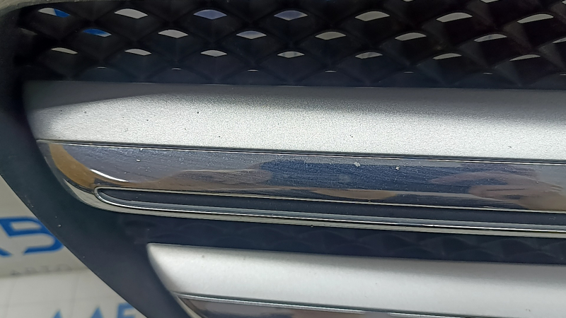 Решетка радиатора grill Mercedes W213 E 17-20 без камеры, AMG pkg, вздулся хром, тычки