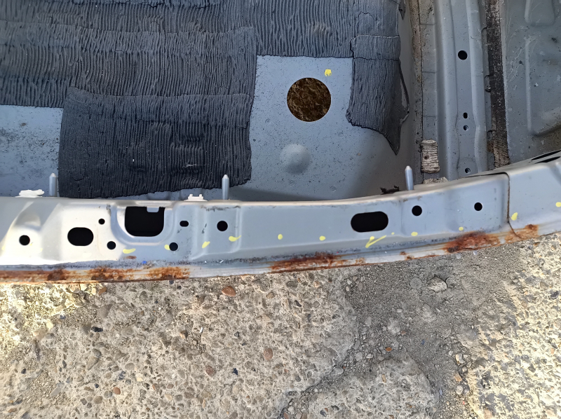 Задняя панель Lexus RX300 RX330 RX350 RX400 04-09 на кузове, с скобой,золотистая, коррозия