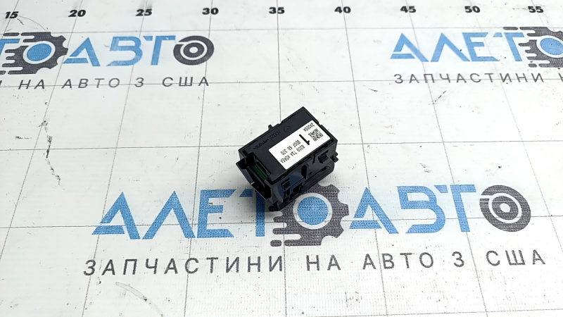 Управление стеклоподъемником передним правым Mazda 3 19-26 полез хром