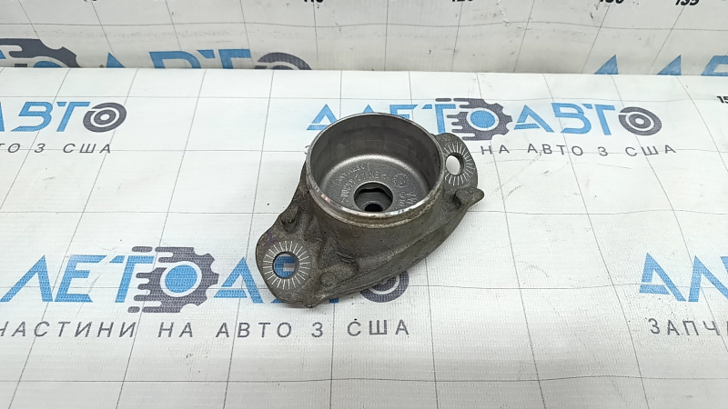 Опора амортизатора задняя левая Audi Q3 83A 19-25