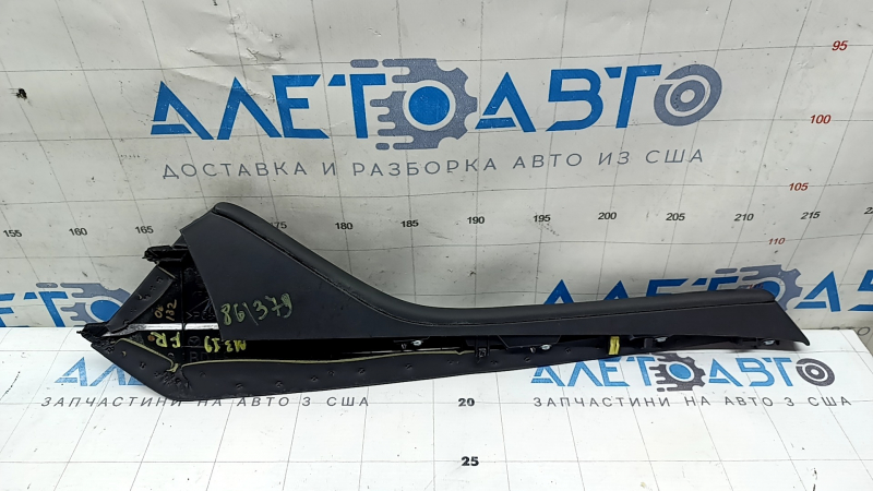 Боковая накладка центральной консоли Mazda 3 2019-2026, вид с другой стороны.