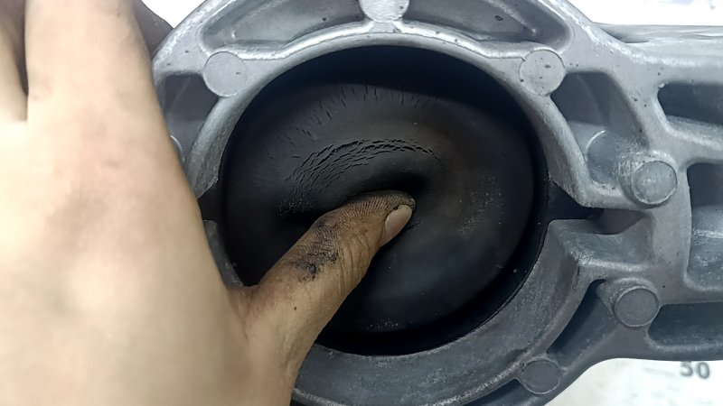 Подушка двигателя правая Chrysler Pacifica 17-26 3.6 FWD, микротрещины