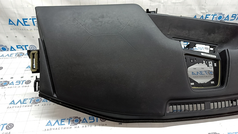 Торпедо передняя панель с AIRBAG Mazda 3 19-26 черная, Mexico built, ржавый пиропатрон, под чистку, виден контур airbag