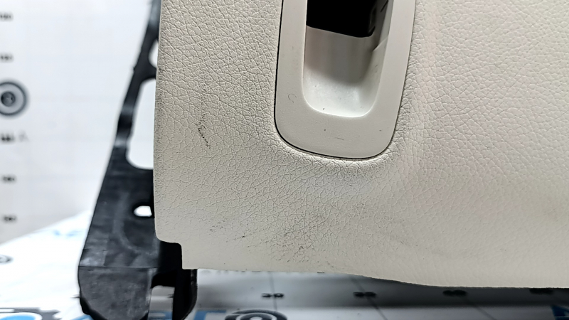 Торпедо передняя панель с AIRBAG Mercedes W213 E 17-23 без проекции, черная с бежевым, под чистку, ржавый пиропатрон