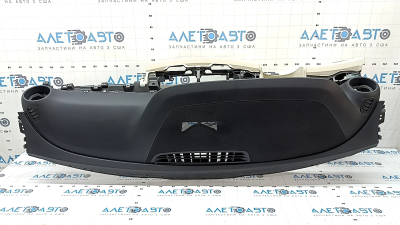 Торпедо передняя панель с AIRBAG Mercedes W213 E 17-23 без проекции, черная с бежевым, под чистку, ржавый пиропатрон