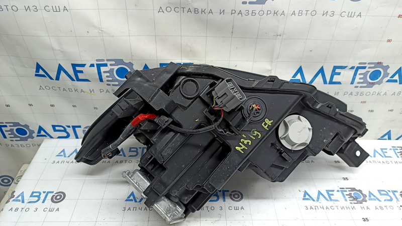 Фара передняя правая в сборе Mazda 3 19-23 ксенон, песок
