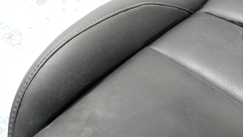 Обшивка подушки водительского сиденья Mazda 3 19-25 кожа черная, с коричновой строчкой, c подогревом, под чистку