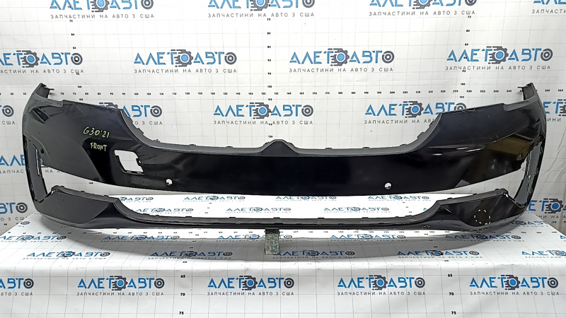 Передний бампер для BMW 5 G30 2017-2023 с повреждениями, вид спереди