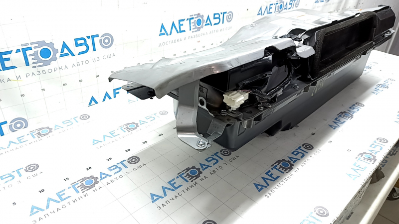 Боковой вид аккумуляторной батареи Honda Accord 2018-2022, детали сборки на фото.