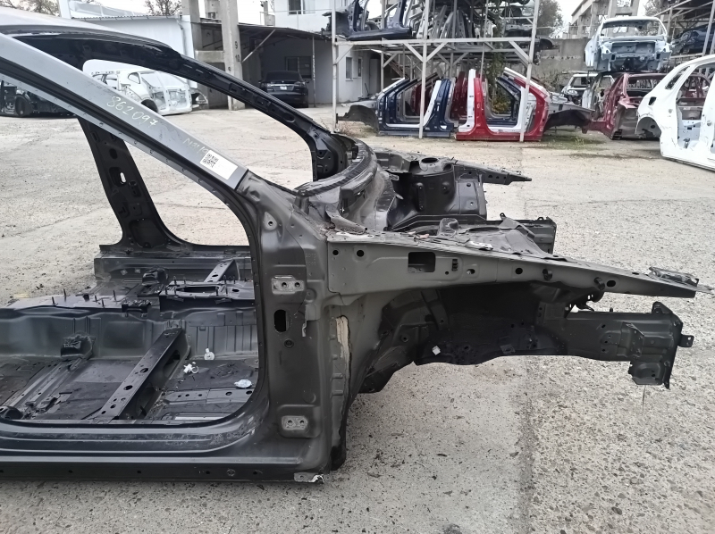 Четверть передняя правая Mazda 3 19-26 графит, на кузове