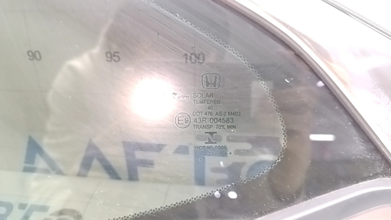 Стекло с маркировкой Honda, подходящее для модели Accord 2018-2022.