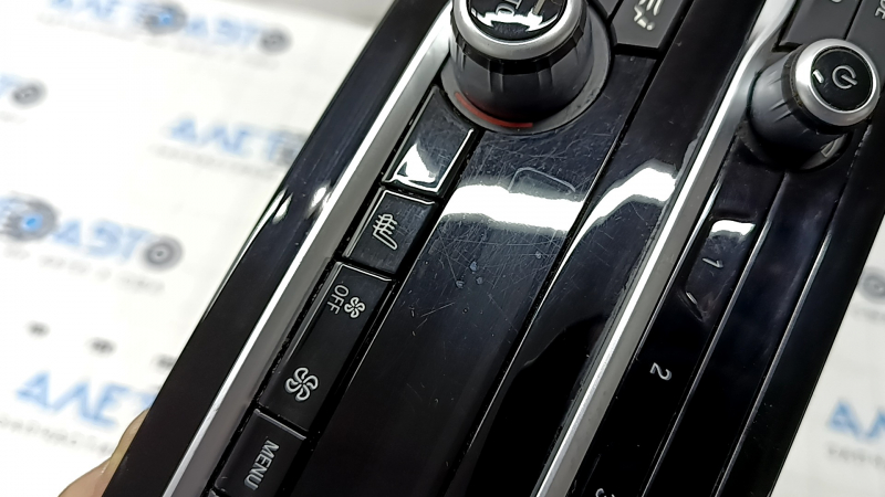 Управление климат-контролем и магнитолой BMW 5 G30 17-22 auto, dual zone, под подогрев сидений, без CD привода царапины, вздулся хром