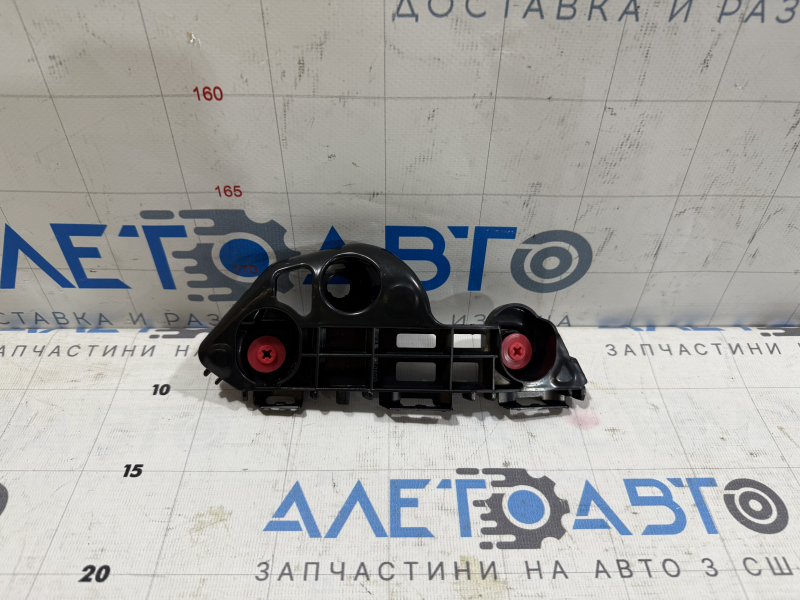 Крепление переднего бампера правое Toyota Camry v70 18-24
